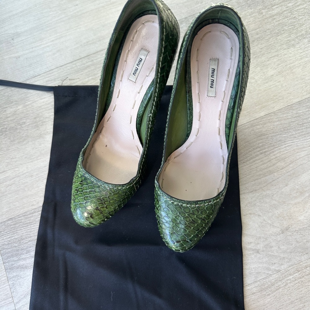 Miu Miu Green Snakeskin Women's heels sz 37.5